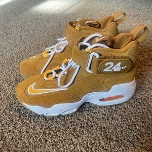 Nike Air Griffey Max 1 (GS) Sneakers Suede Wheat Pollen White Boys Size 5Y NEW!
